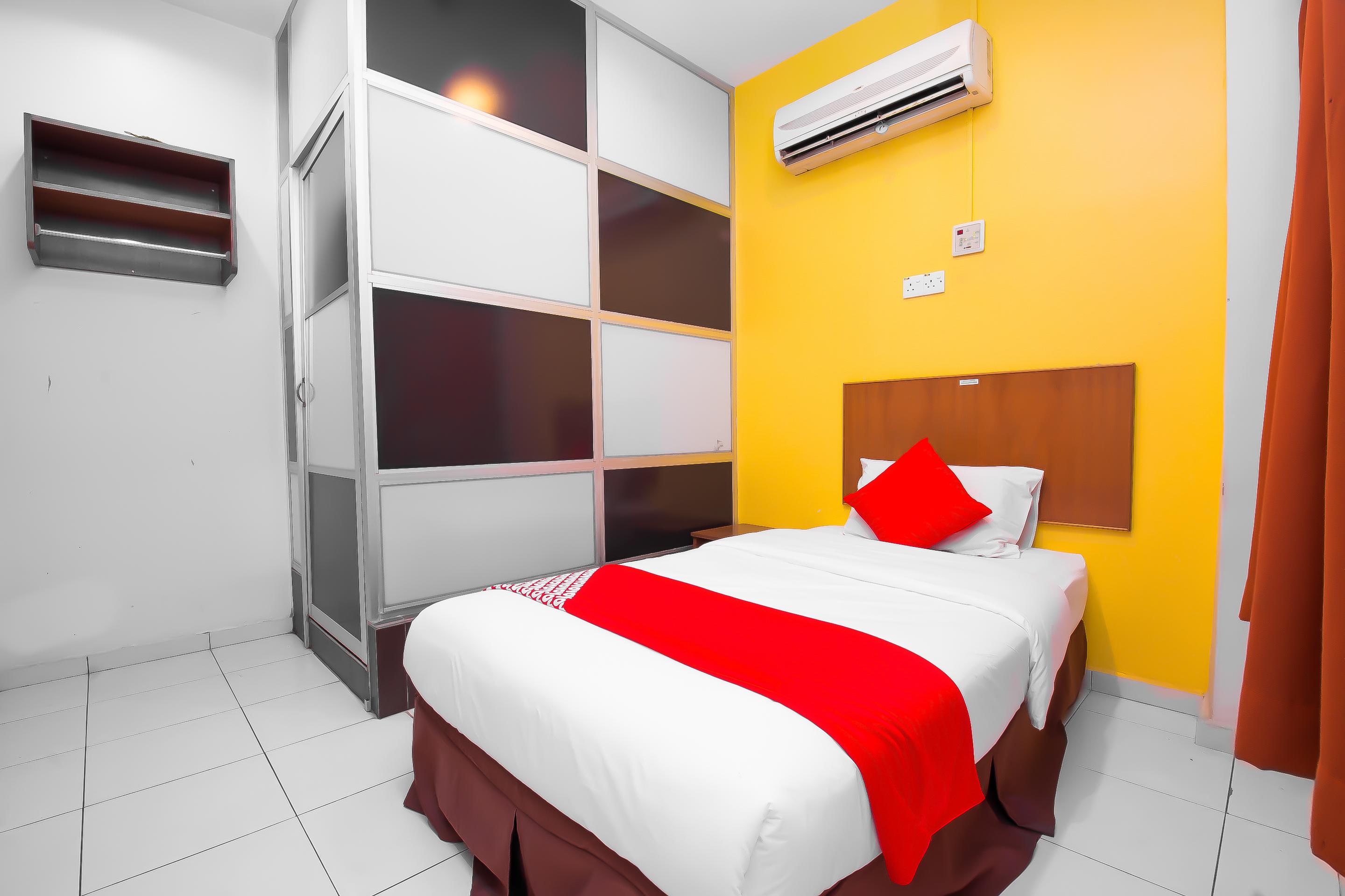 Oyo 582 Hotel Walk Inn Kampong Pasir Puteh  Экстерьер фото