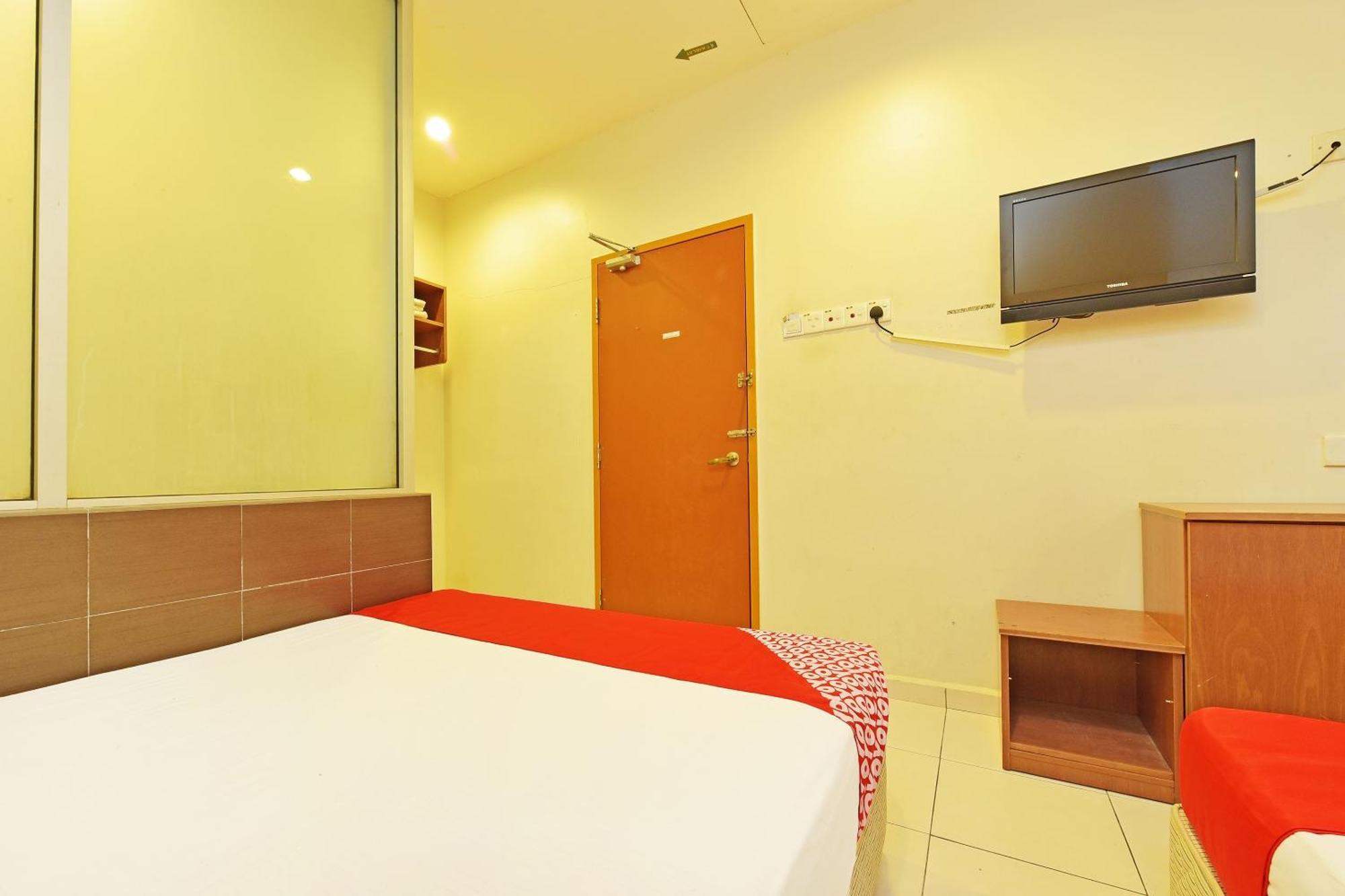 Oyo 582 Hotel Walk Inn Kampong Pasir Puteh  Экстерьер фото