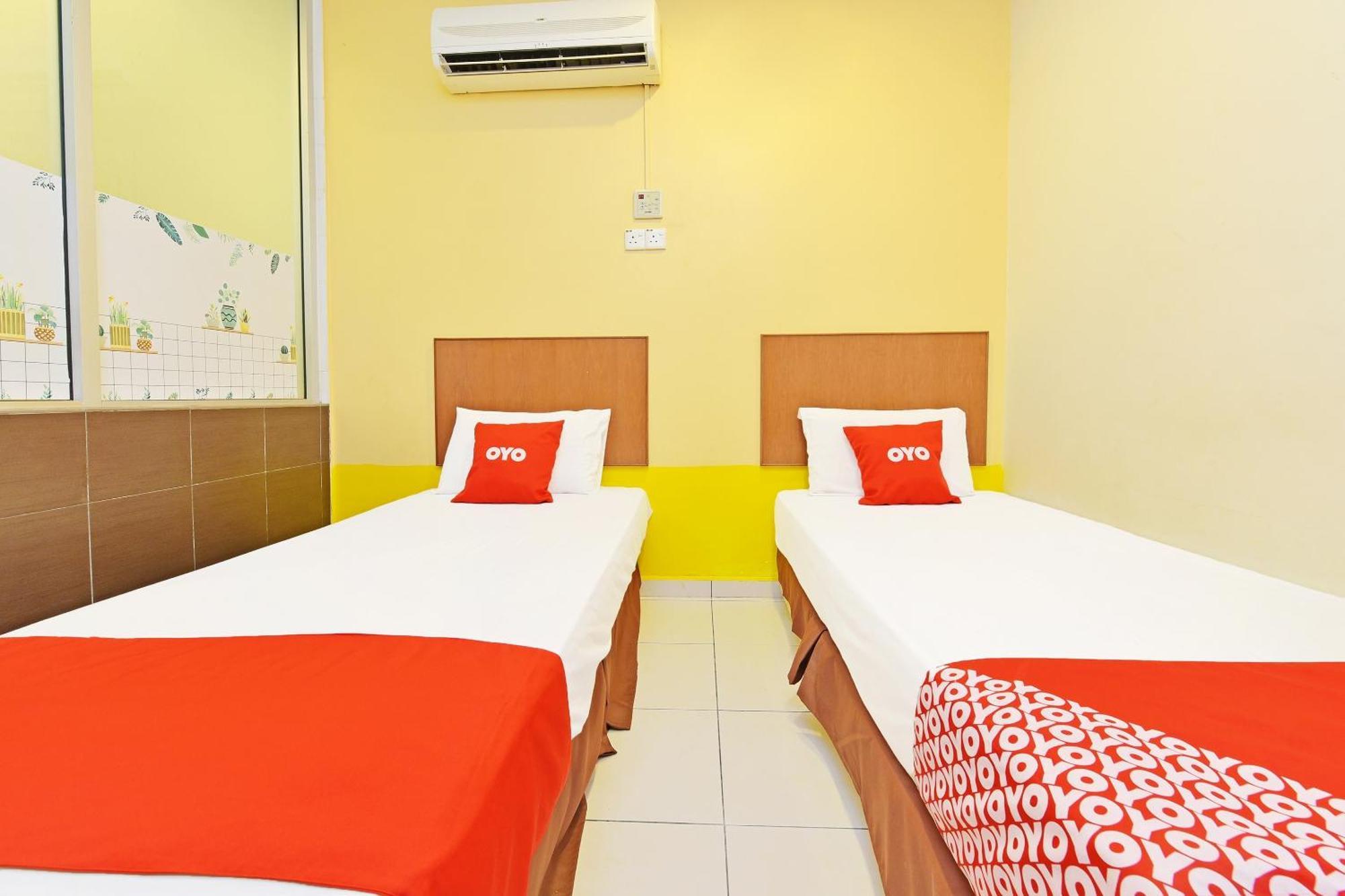 Oyo 582 Hotel Walk Inn Kampong Pasir Puteh  Экстерьер фото