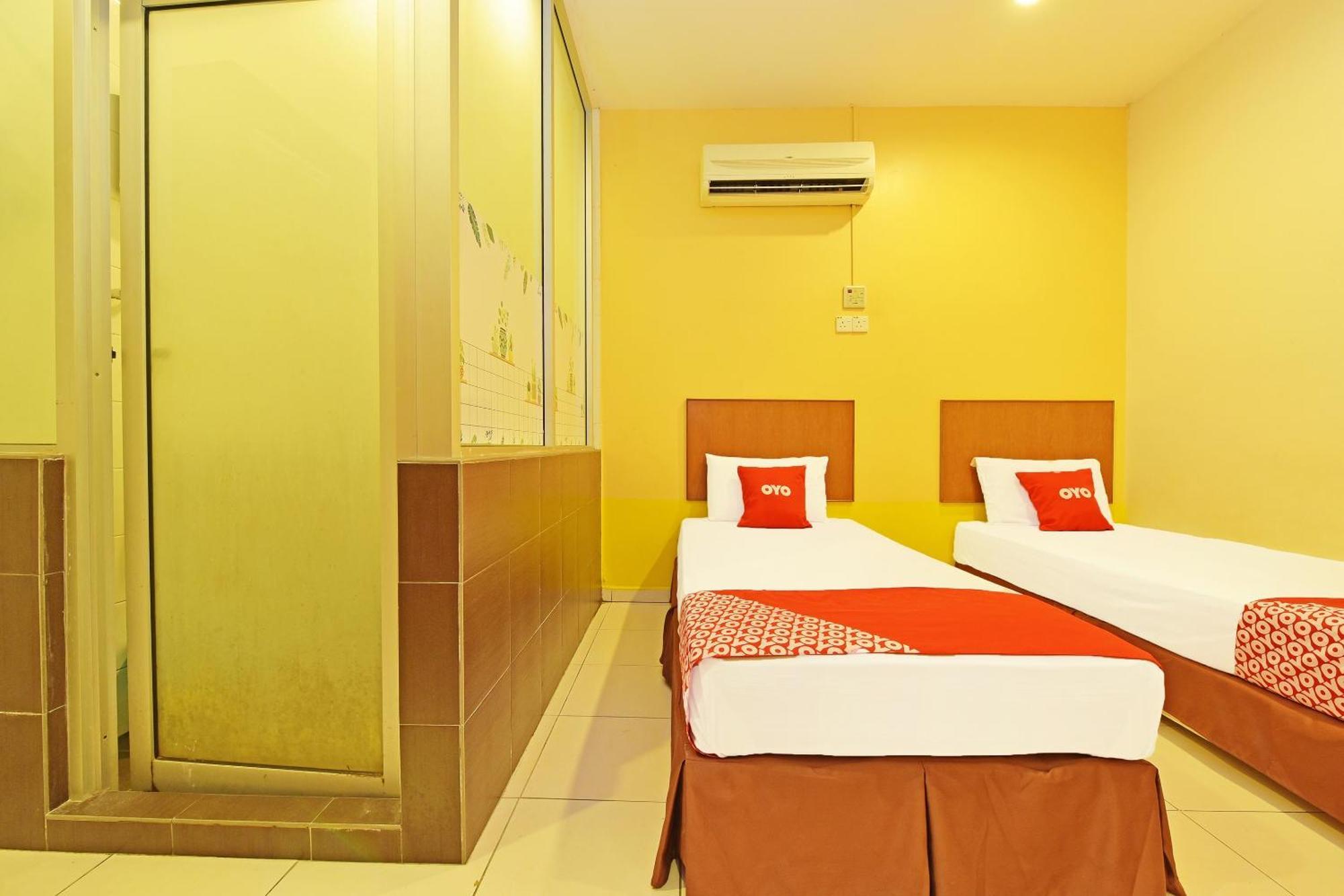 Oyo 582 Hotel Walk Inn Kampong Pasir Puteh  Экстерьер фото